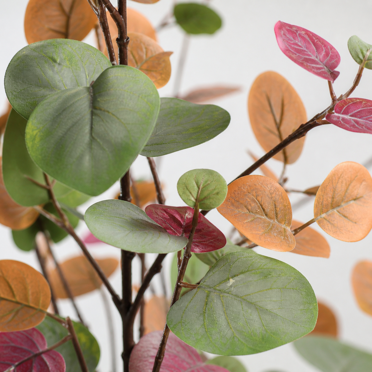 Eukalyptus Kunstpflanze 86 cm – farbige Blätter stilvoll dekorieren